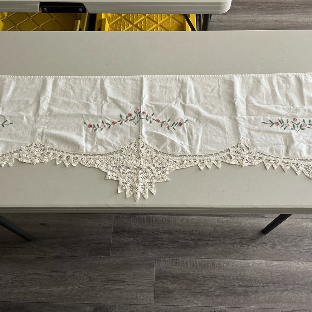 Elegant White Lace Table Runner